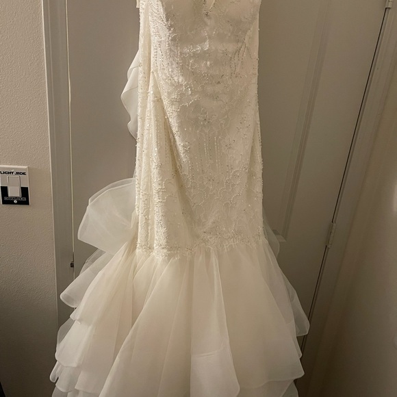 Alfred Angelo gown and veil - Picture 1 of 8